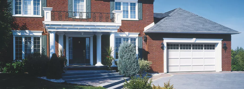 Cambridge CL, 16’ x 7’, Ice White door and overlays, 8 lite Panoramic windows