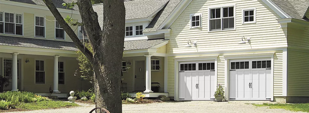 Eastman E-13, 9’ x 7’, Ice White doors and overlays, 4 vertical lite Panoramic windows